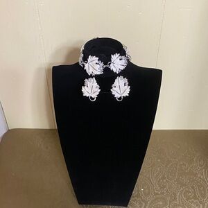 Vintage Sarah Coventry Silver and White Leaf Jewelry Set